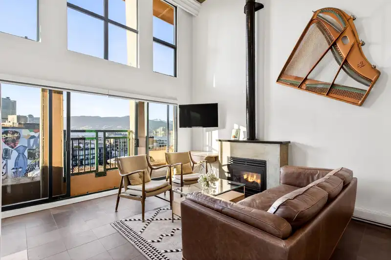 805 22 E CORDOVA STREET - photo 2 of 36