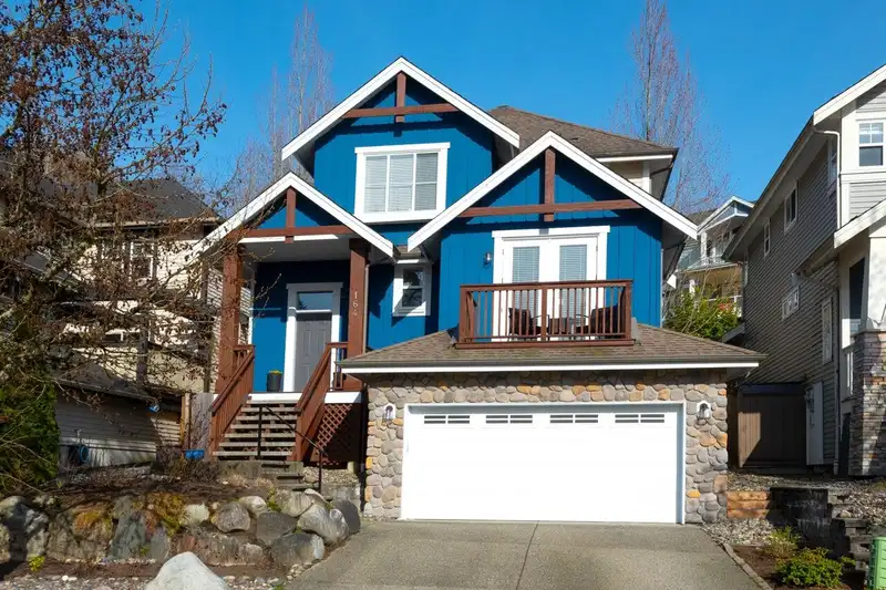 164 SYCAMORE DRIVE - photo 1 of 40