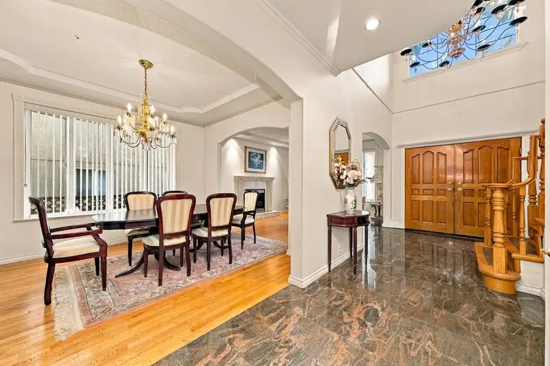 3895 GLENDALE STREET - photo 4 of 40