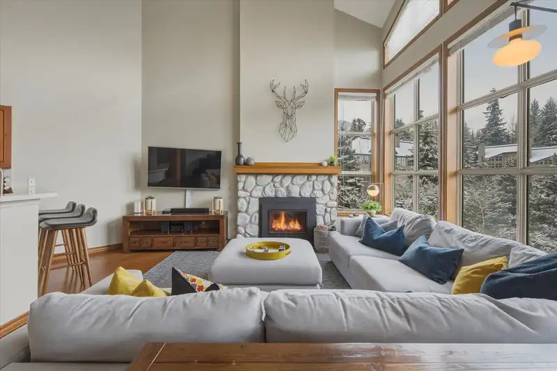 13 4644 BLACKCOMB WAY - photo 3 of 38