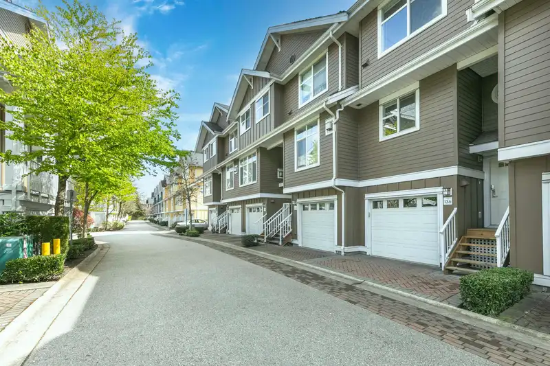 136 935 EWEN AVENUE - photo 1 of 22