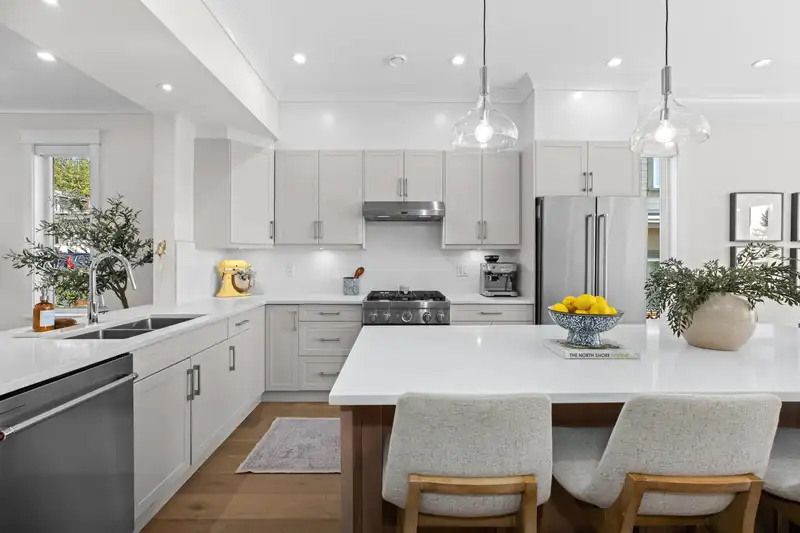 215 E 22ND STREET - photo 3 of 31