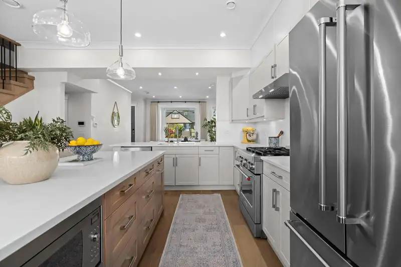 215 E 22ND STREET - photo 4 of 31