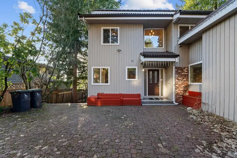271 MONTROYAL BOULEVARD - photo 2 of 40