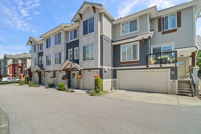 110 20498 82 AVENUE - photo 1 of 25