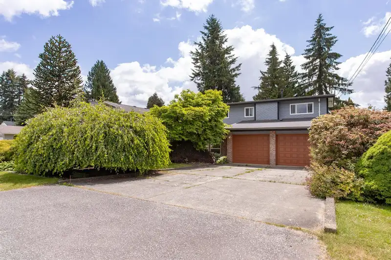 1418 GROVER AVENUE - photo 2 of 40