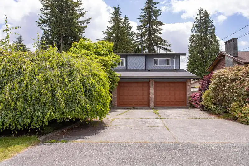 1418 GROVER AVENUE - photo 3 of 40