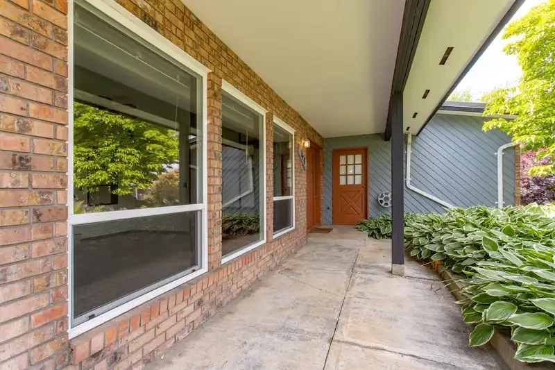 1418 GROVER AVENUE - photo 4 of 40