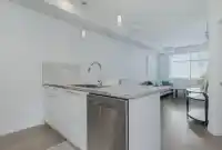 214 20696 EASTLEIGH CRESCENT - thumbnail 1