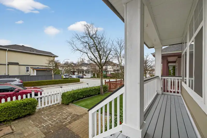 14896 56A AVENUE - photo 3 of 32