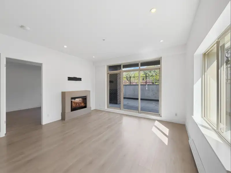 204 1273 MARINE DRIVE - photo 1 of 25