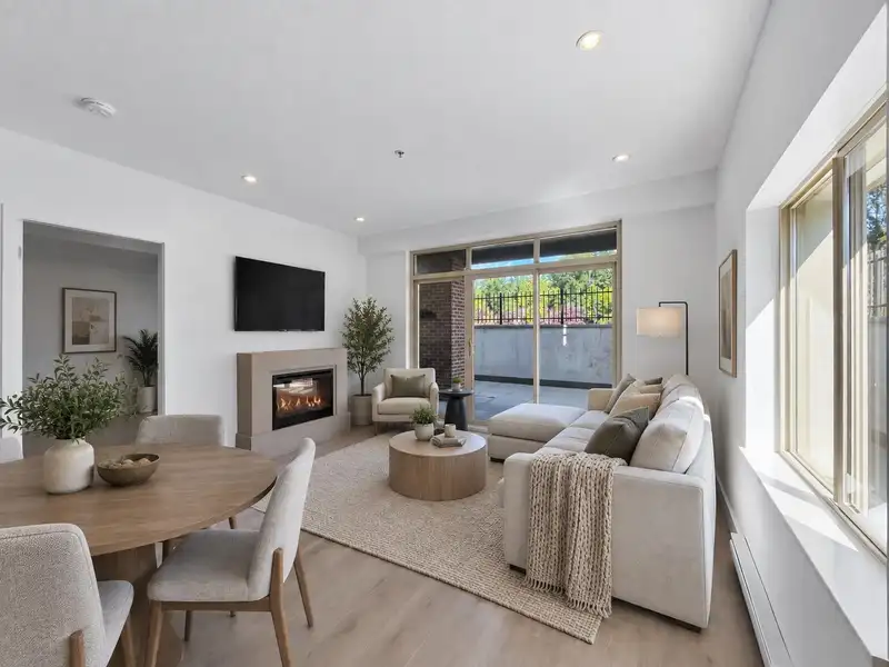 204 1273 MARINE DRIVE - photo 2 of 25