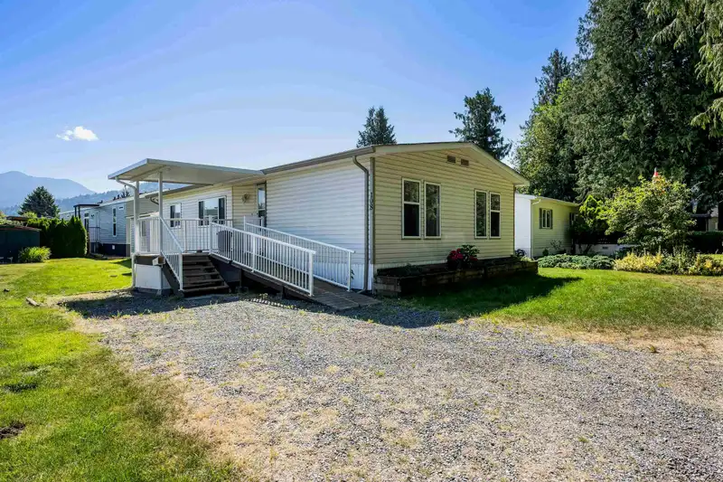 108 6035 VEDDER ROAD - photo 1 of 29