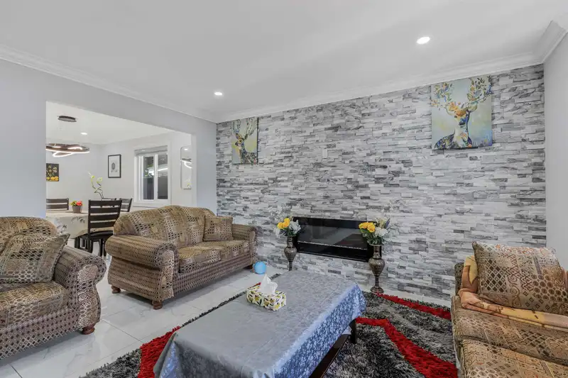 12227 68A AVENUE - photo 4 of 37