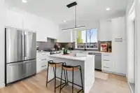 203 2771 MONTROSE AVENUE - thumbnail 2