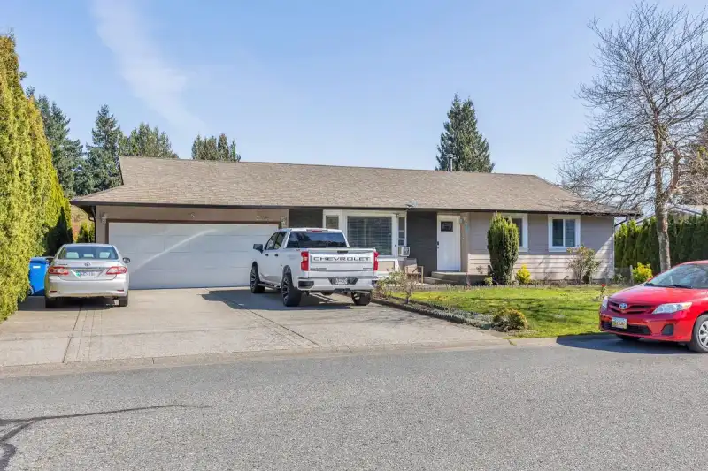 2046 MAJESTIC CRESCENT - photo 1 of 40