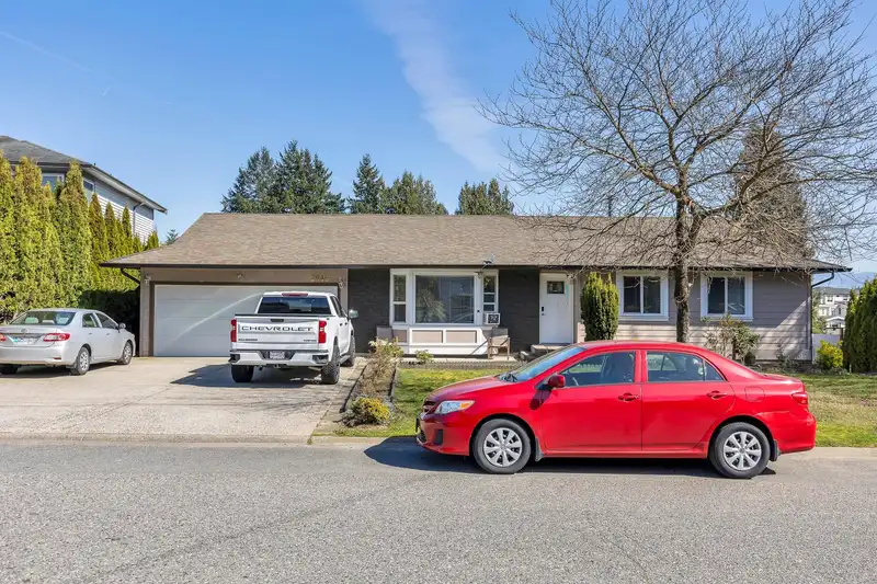 2046 MAJESTIC CRESCENT - photo 2 of 40