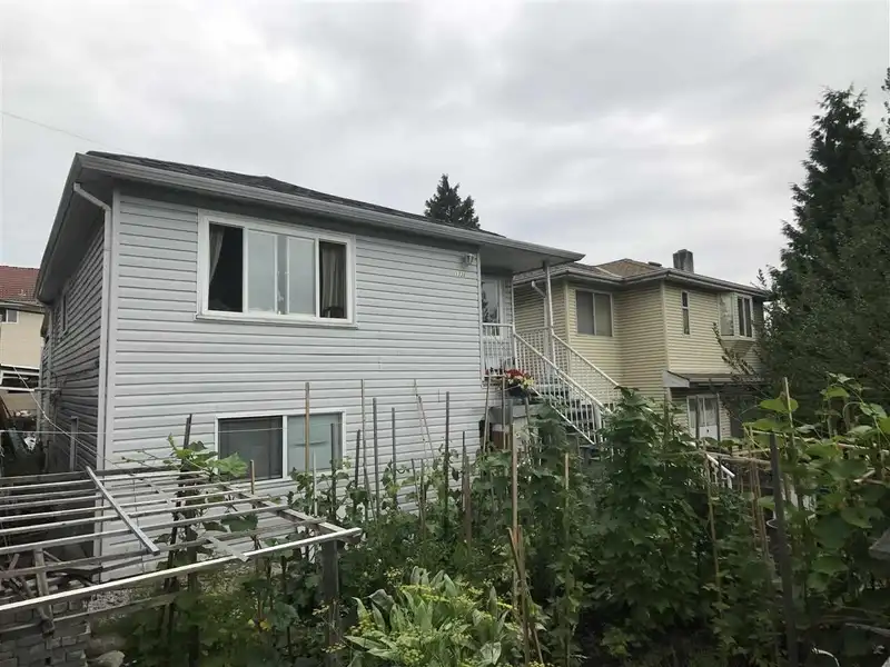 1339 E 41ST AVENUE - photo 4 of 5