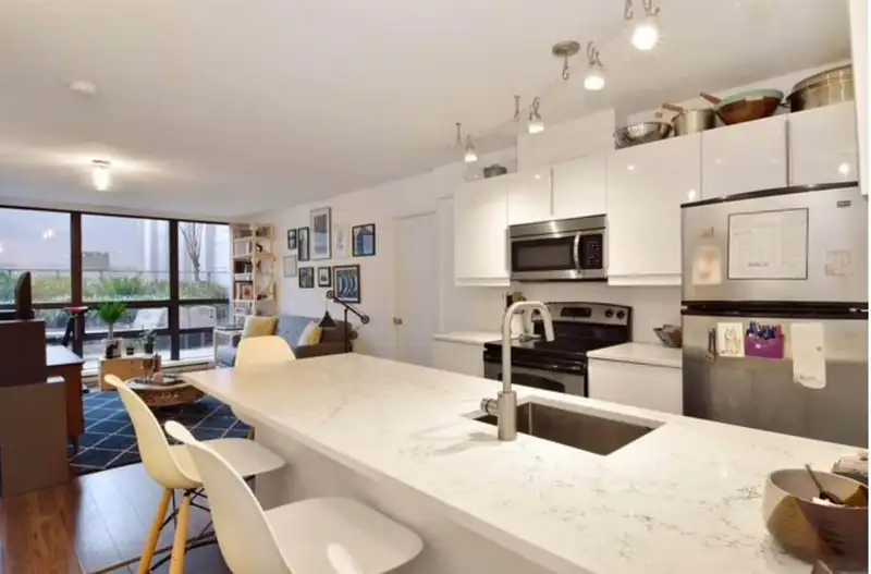 409 933 HORNBY STREET - photo 3 of 9