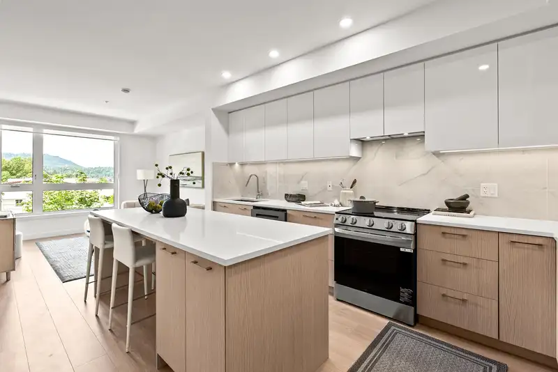 312 150 JAMES ROAD - photo 2 of 39