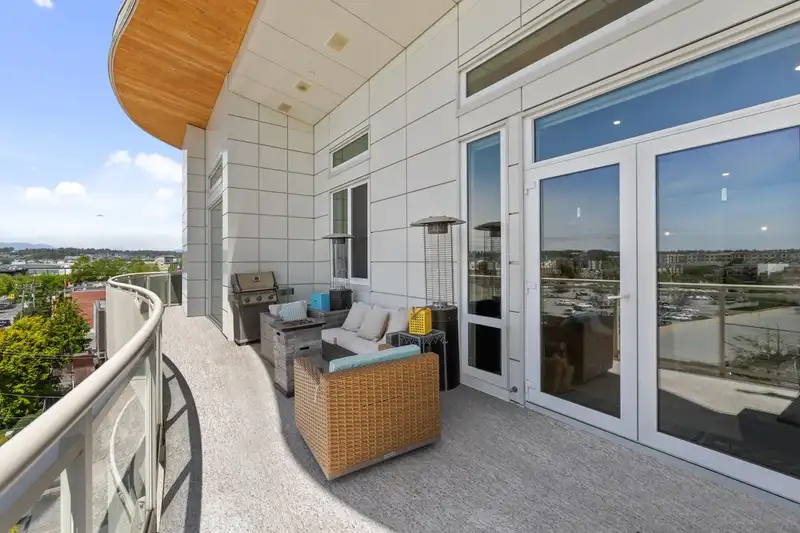 609 20416 PARK AVENUE - photo 1 of 40