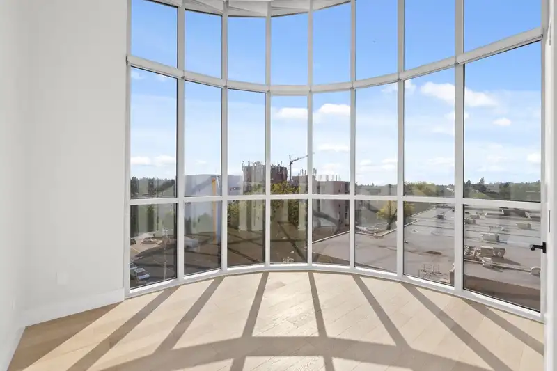 609 20416 PARK AVENUE - photo 4 of 40