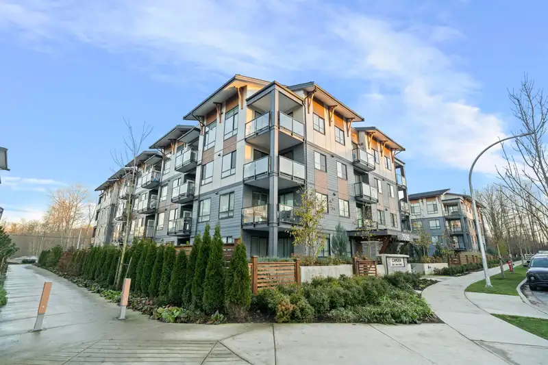 212 7506 199A STREET - photo 2 of 18