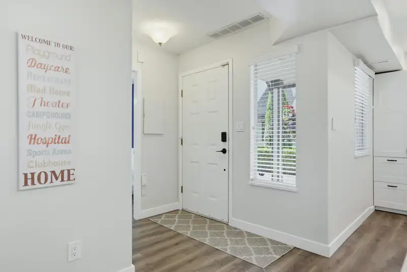 4 4890 48 AVENUE - photo 4 of 25