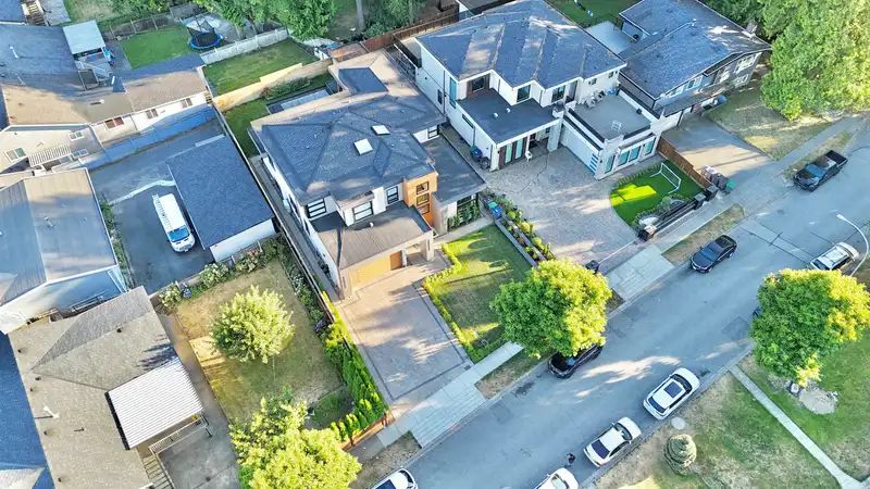14124 71 AVENUE - photo 4 of 36