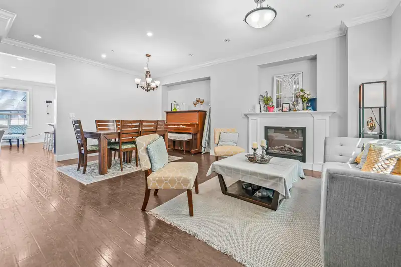 21065 80 AVENUE - photo 4 of 29