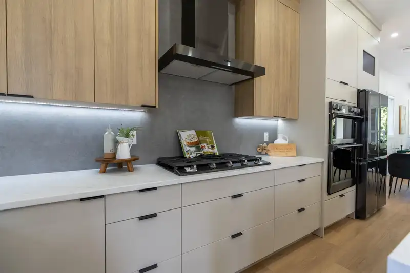 14450 60 AVENUE - photo 4 of 25