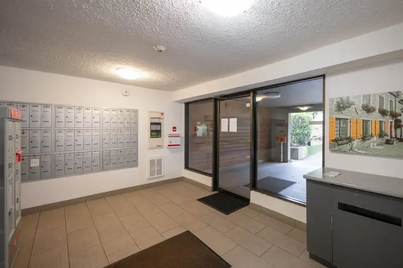 215 251 W 4TH STREET - photo 4 of 30