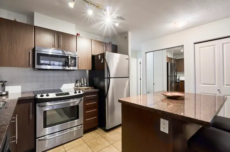 401 2138 MADISON AVENUE - photo 3 of 25