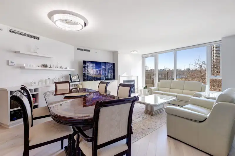 305 8 SMITHE MEWS - photo 3 of 27