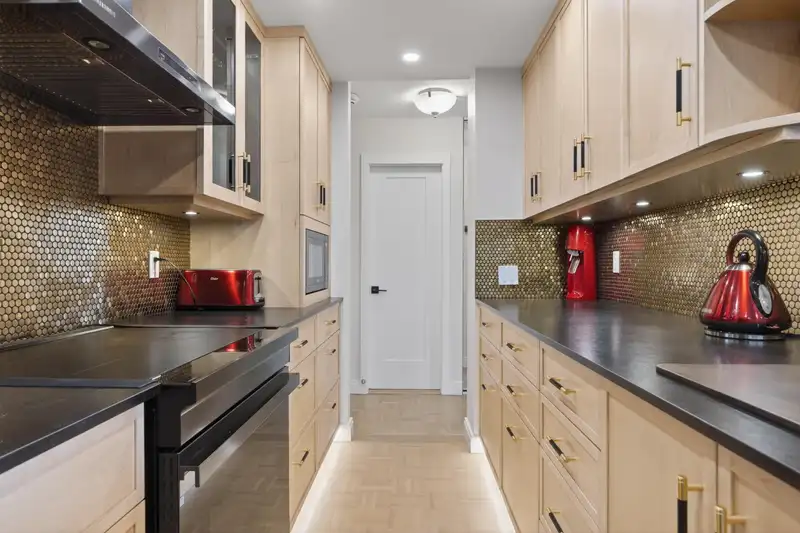 407 1330 HARWOOD STREET - photo 4 of 38