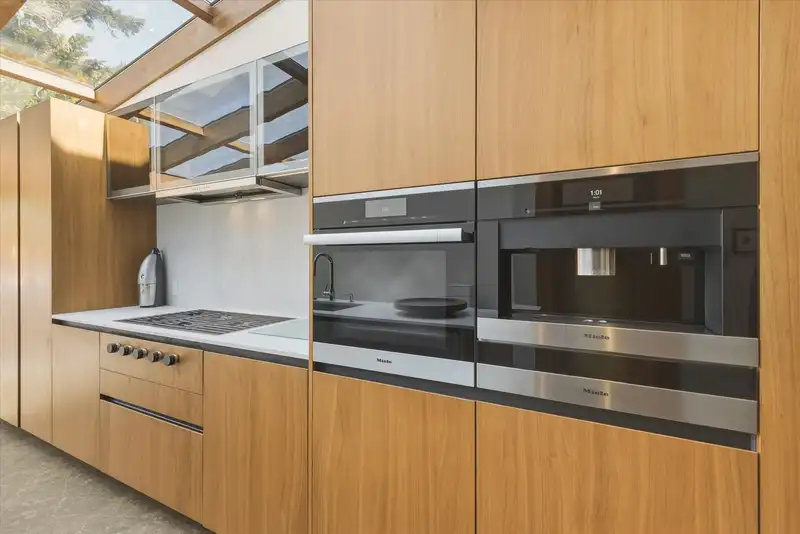 647 PRIOR STREET - photo 4 of 39