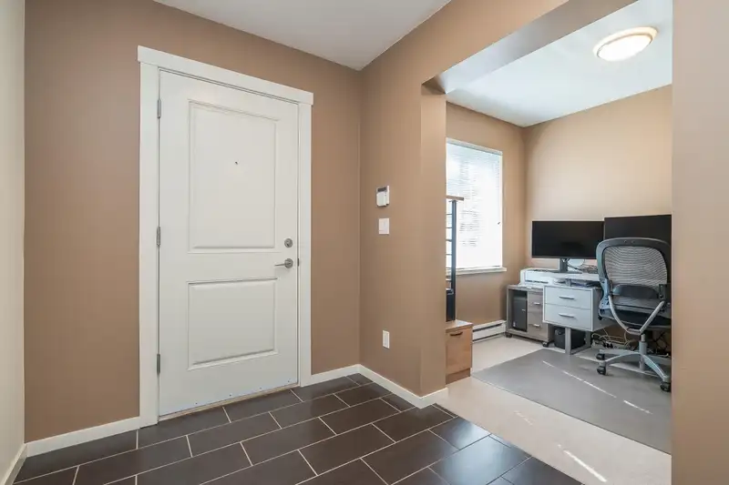71 18983 72A AVENUE - photo 4 of 22