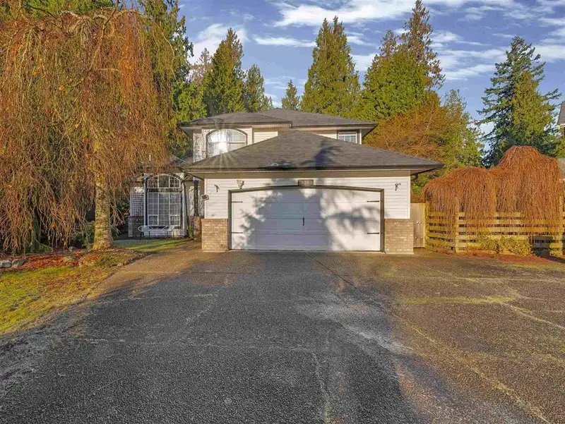 19769 43 AVENUE - photo 1 of 40