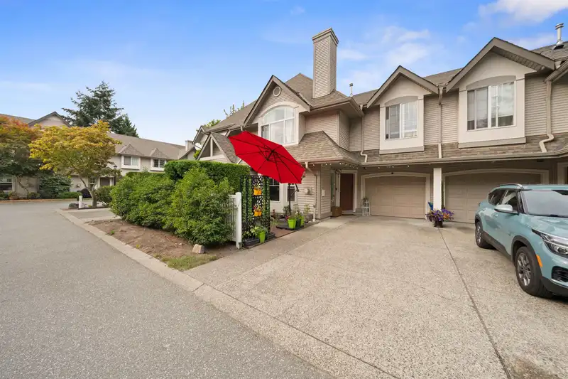 42 23085 118 AVENUE - photo 1 of 36