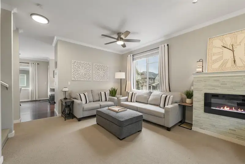8 6575 192 STREET - photo 2 of 33