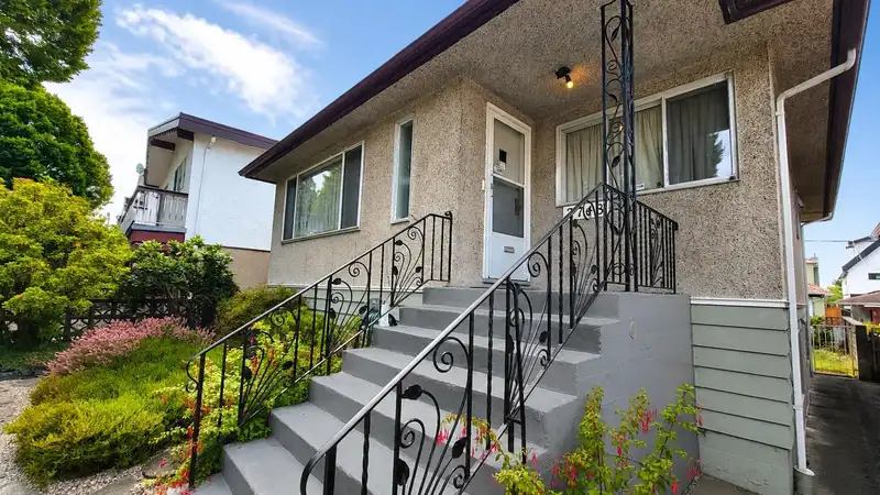 2748 E 6TH AVENUE - photo 3 of 40