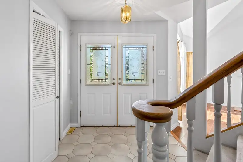 654 WALNUT PLACE - photo 3 of 40