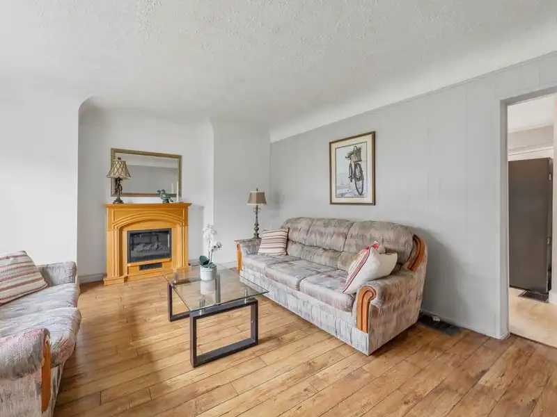2206 EIGHTH AVENUE - photo 4 of 35