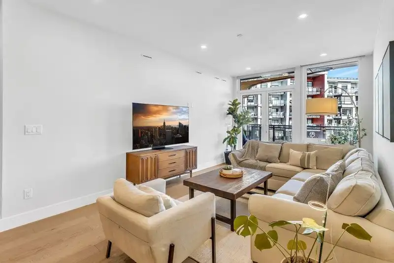 301 20416 PARK AVENUE - photo 4 of 22