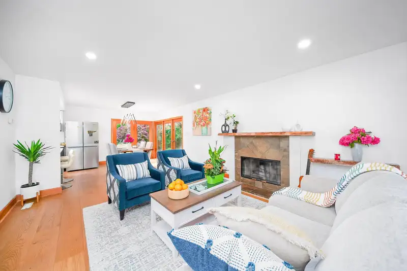 4096 SUNSET BOULEVARD - photo 4 of 38