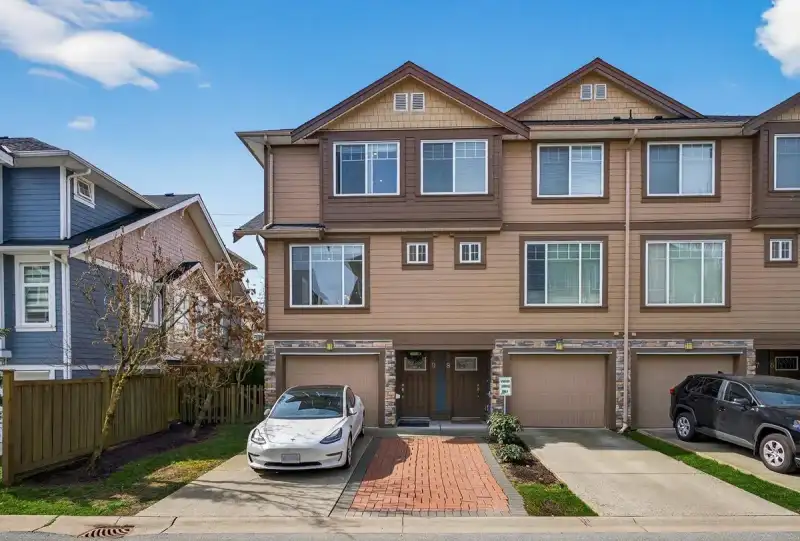 9 18818 71 AVENUE - photo 1 of 36