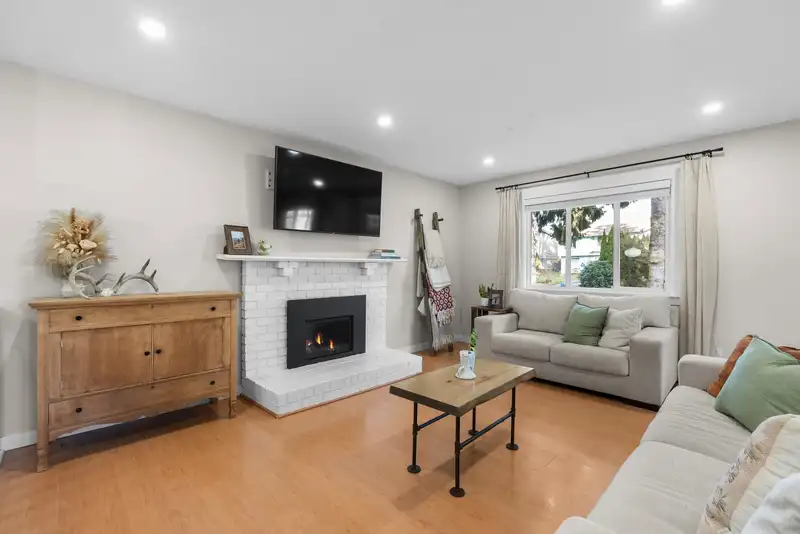 35286 SELKIRK AVENUE - photo 1 of 36