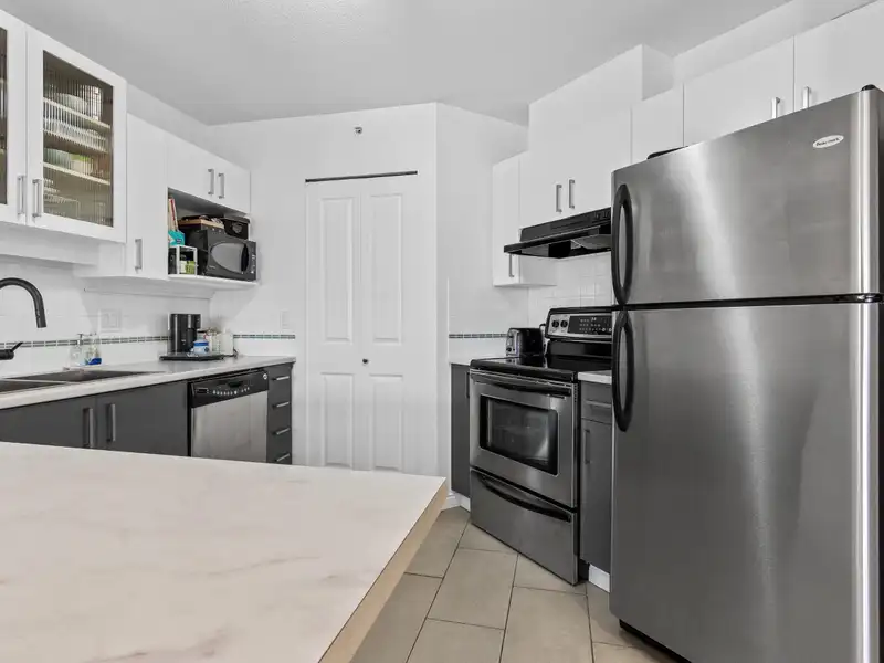 311 19750 64 AVENUE - photo 3 of 28