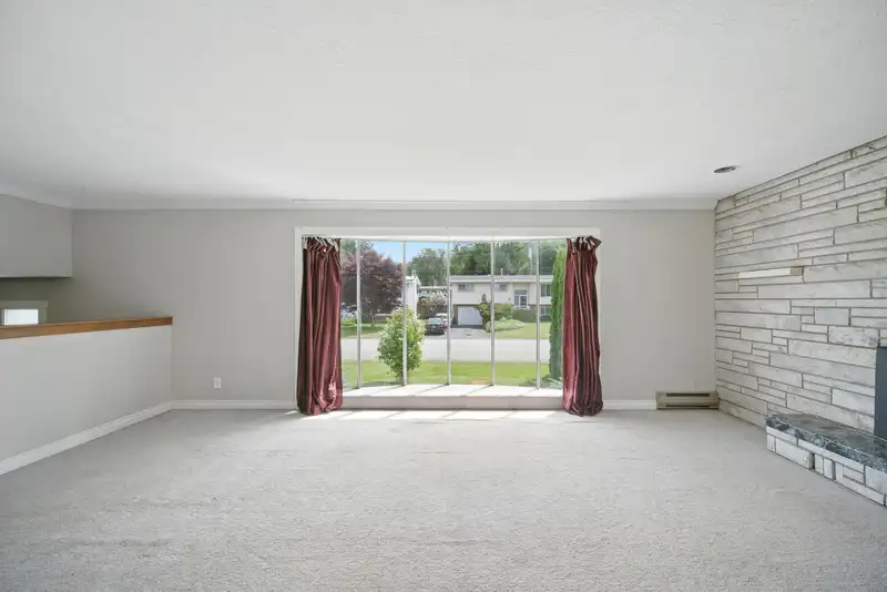 10065 DUBLIN DRIVE - photo 4 of 24