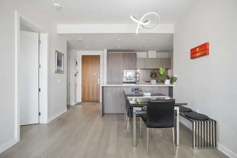 906 181 W 1ST AVENUE - photo 1 of 37